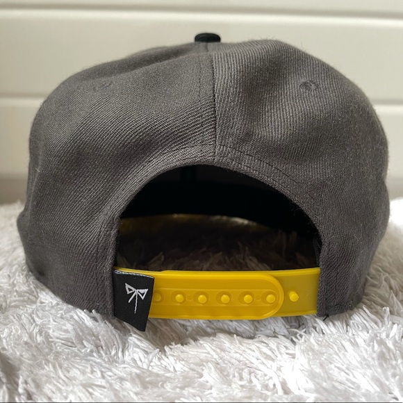 V Laced Brand New Lace Up SnapBack - Picture 3 of 4